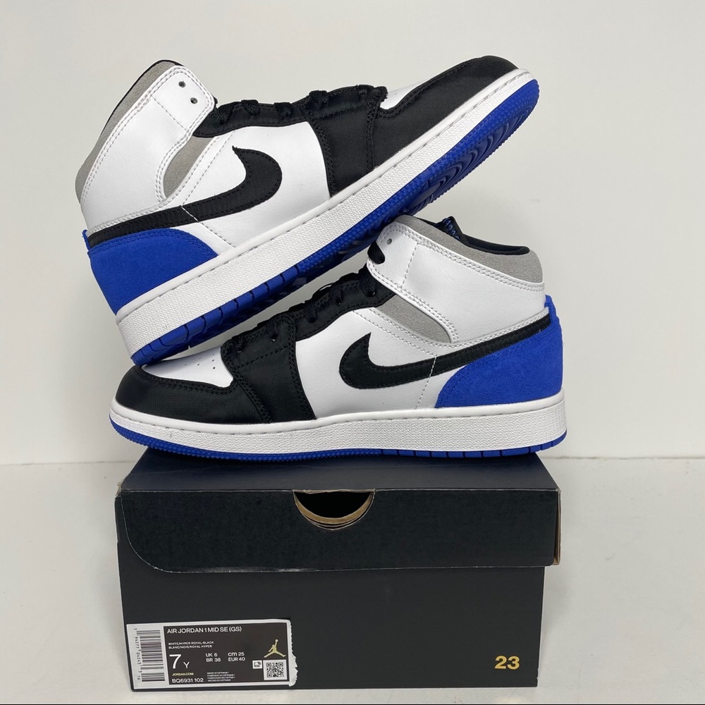 Nike Air Jordan 1 Retro Mid SE Hyper Royal NEW - Picture 3 of 4